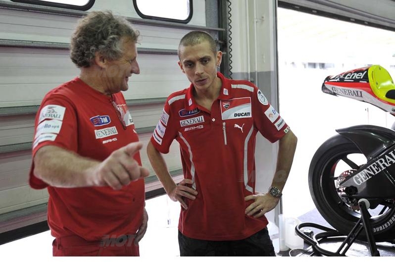 valentino rossi 2011. #Rossi in #Ducati garage