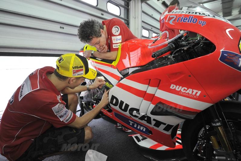Ducati 2011 Rossi. #Rossi in #Ducati garage